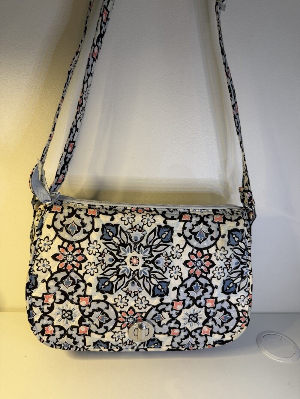 Vera Bradley Lisbon Medallion Go Ahead Convertible Crossbody Hipster Purse EUC!